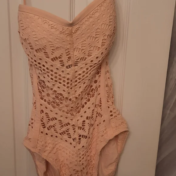 Bathing Suit - Picture 8 of 9